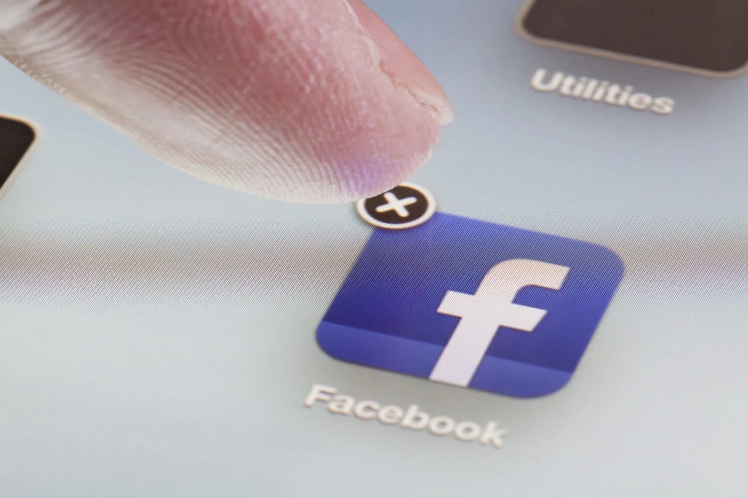 facebook app with delete icon