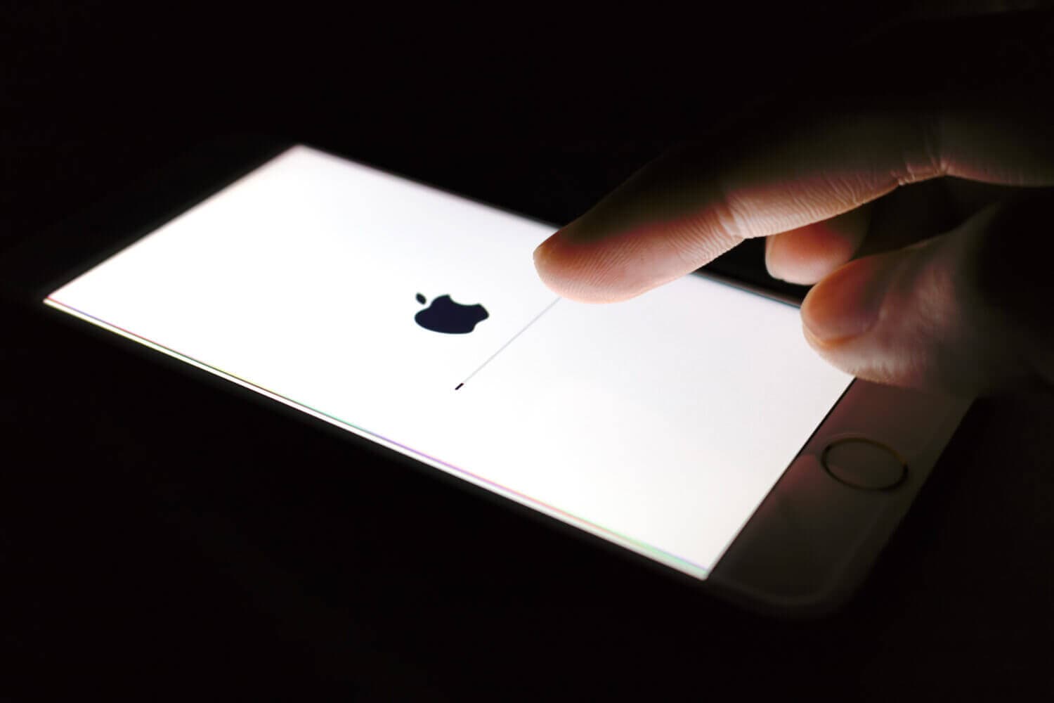 apple downloading on phone